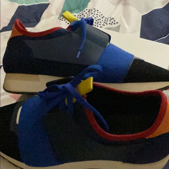 Sneakers - Picture 3 of 6